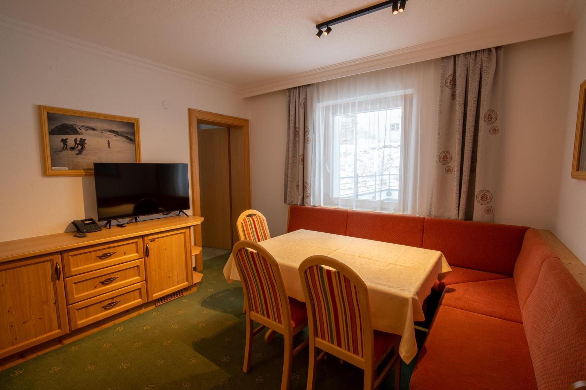 Hotel Garni Monte Bianco Ischgl Exterior photo